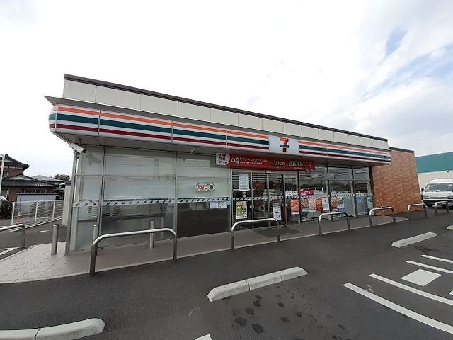 コンビニ　セブンイレブン（コンビニ）まで500m