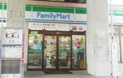 コンビニ　ファミリーマート京成四ツ木駅店（コンビニ）まで377m