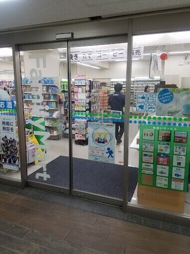 コンビニ　ファミリーマート 桃山台駅店（コンビニ）まで890m