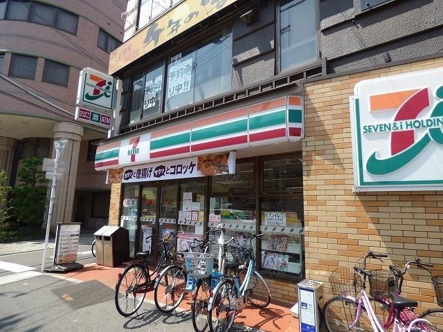 コンビニ　セブンイレブン（コンビニ）まで811m