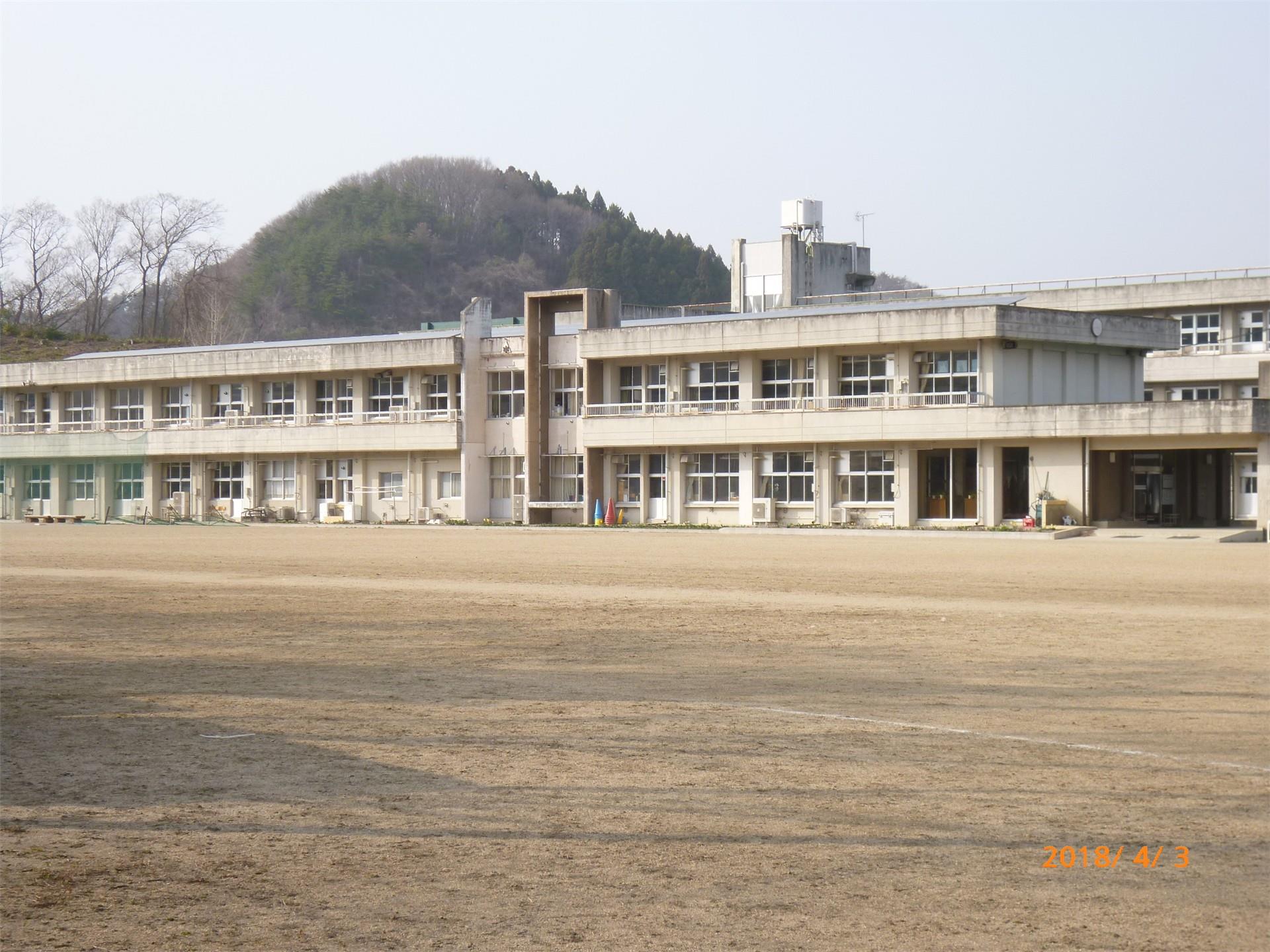 中学校　西郷村立西郷第一中学校（中学校）まで1814m