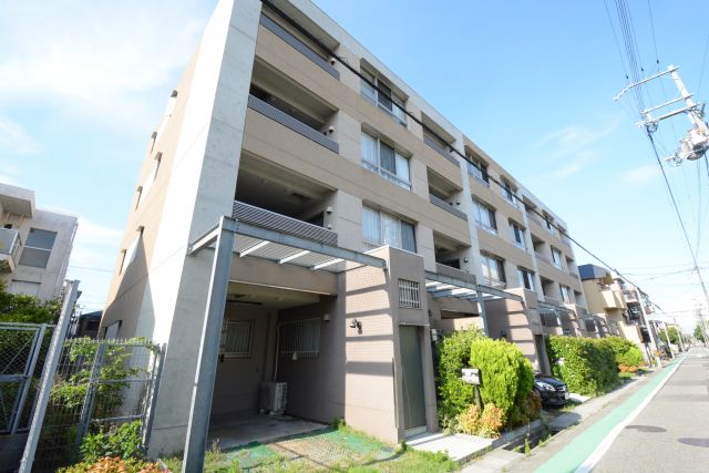 建物外観　エレベーター付きで重たい荷物も楽々♪