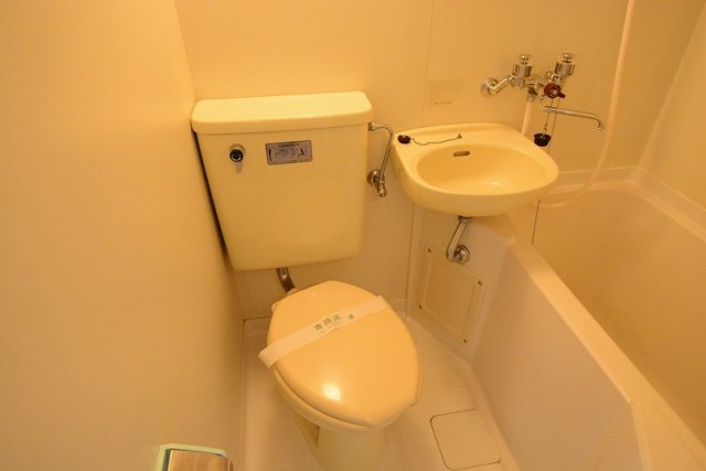 トイレ　浴室内にトイレがあります☆