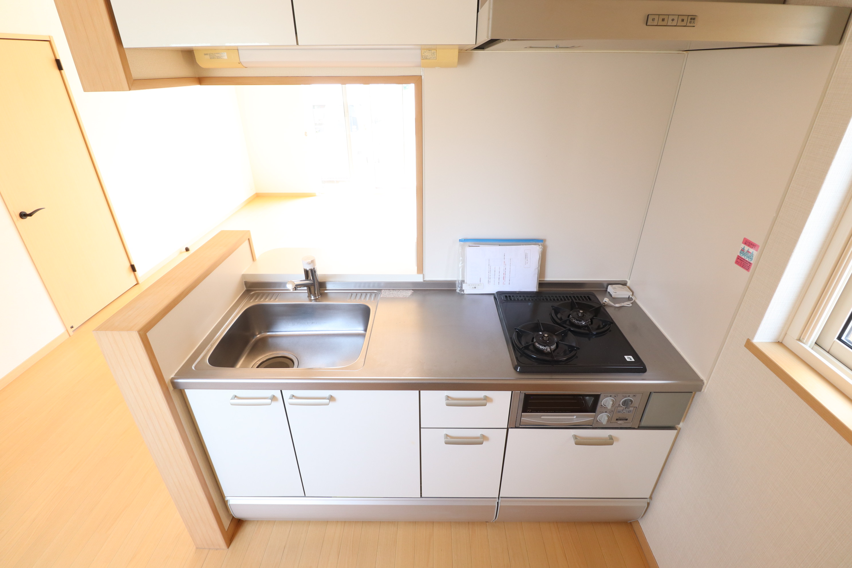 キッチン　嬉しいコンロ付きで使いやすいシステムキッチン♪