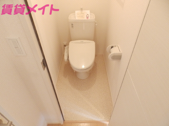 トイレ　同型参考写真