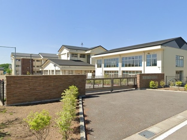 小学校　佐久市立岩村田小学校（小学校）まで1024m