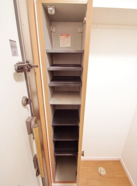 玄関　同物件別部屋参考写真です。