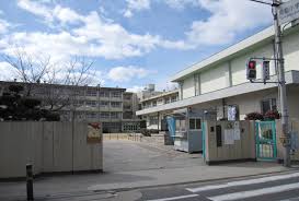 小学校　摂津市立鳥飼小学校（小学校）まで800m