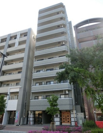 建物外観　鉄筋コンクリート造のガッチリとした建物。