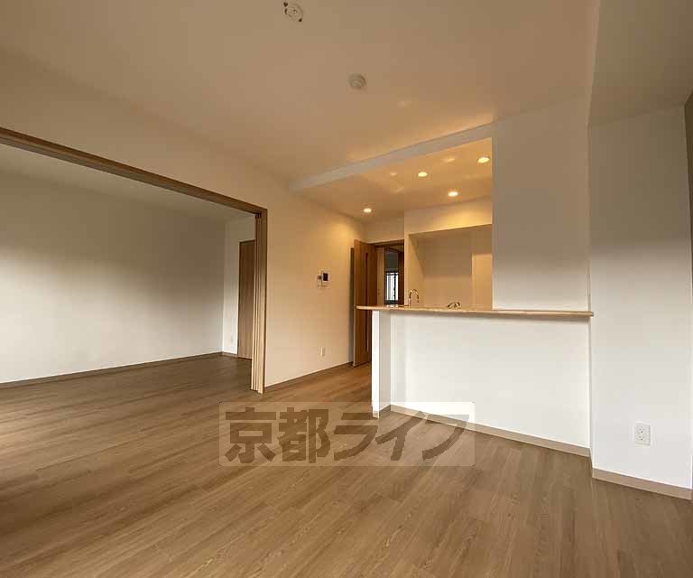 居室・リビング　落ち着いた雰囲気のお部屋です