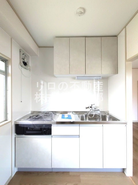 キッチン　キッチンは収納付！調理器具など必要な物を収納できます☆