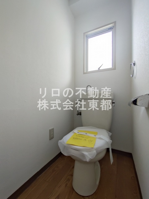 トイレ　白基調で清潔感のあるトイレです♪