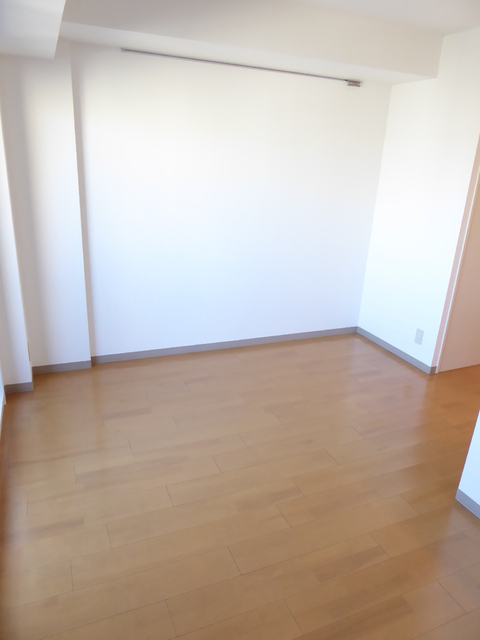 その他部屋・スペース　洋室９．７帖のオシャレな室内です。
