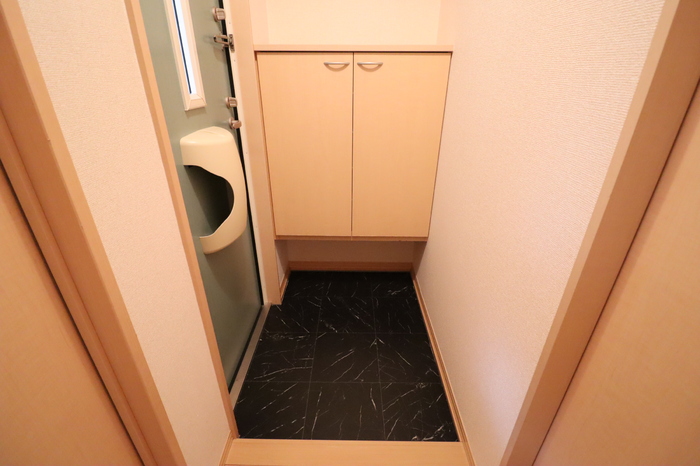 玄関　内観画像は同一物件の別室です