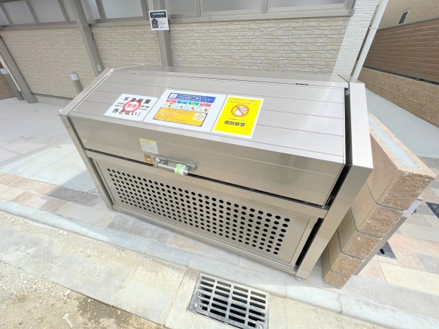 エントランス　エントランス周辺はいつもキレイに片付けられています。