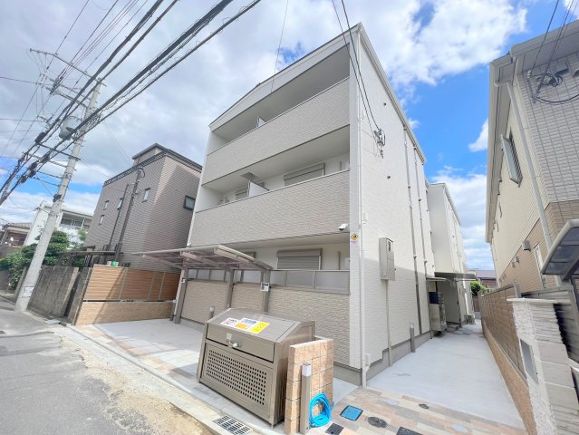 建物外観　存在感のある外観は落ちついた色合いで、堂々としていますね。