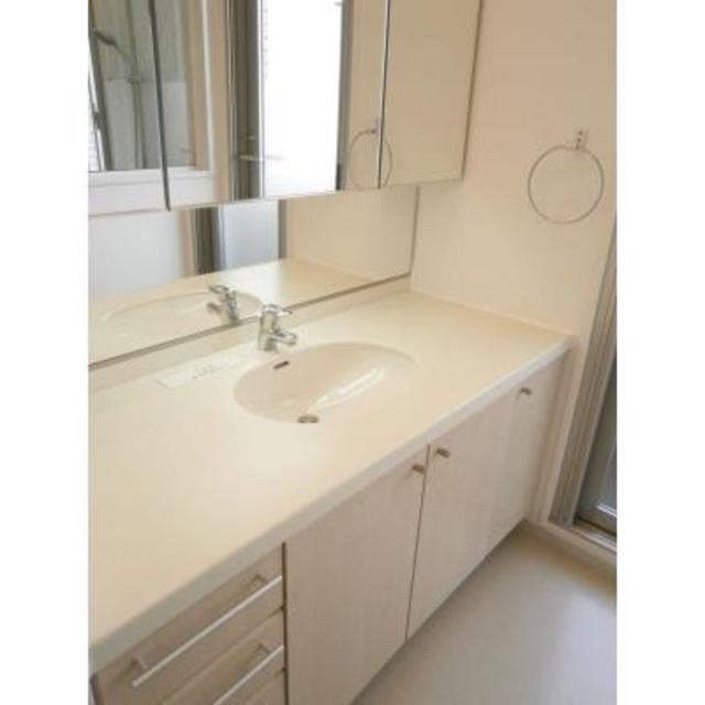 洗面設備　※写真は同タイプ住戸です。