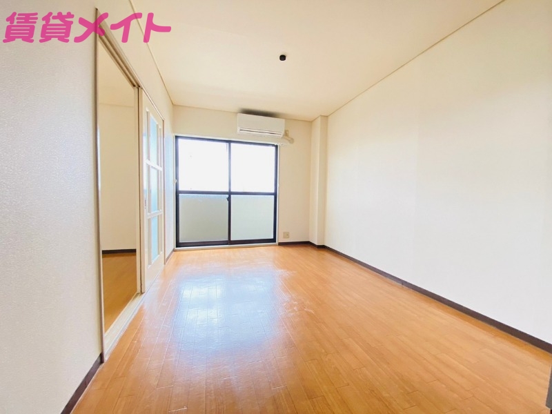 居室・リビング　別部屋参考写真です
