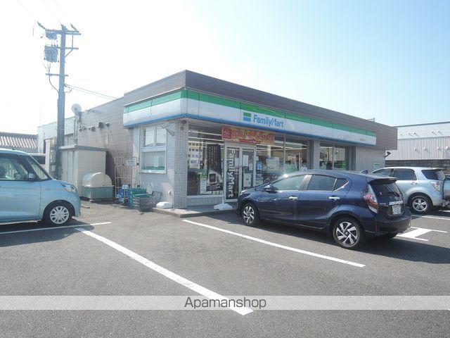 コンビニ　ファミリーマート（コンビニ）まで454m