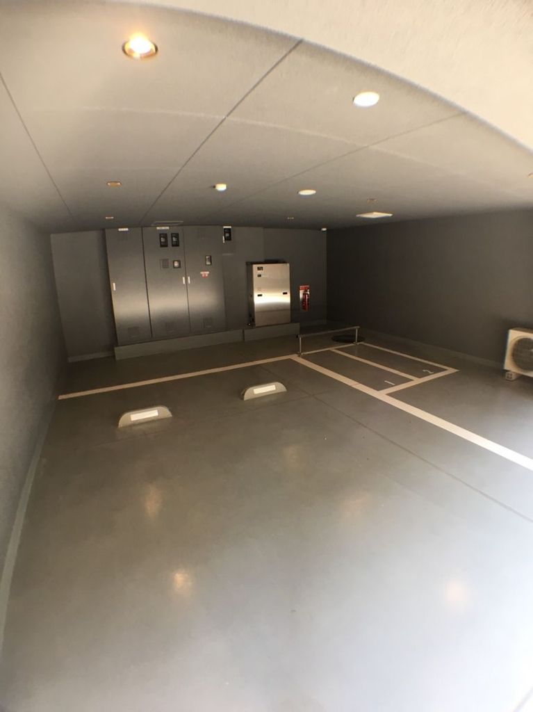 駐車場　エントランス