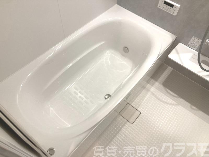 バス・シャワールーム　浴室乾燥機＆追焚機能付き広々バスルーム♪