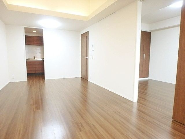 居室・リビング　内見の予約先は【タウンハウジング中野店】です★