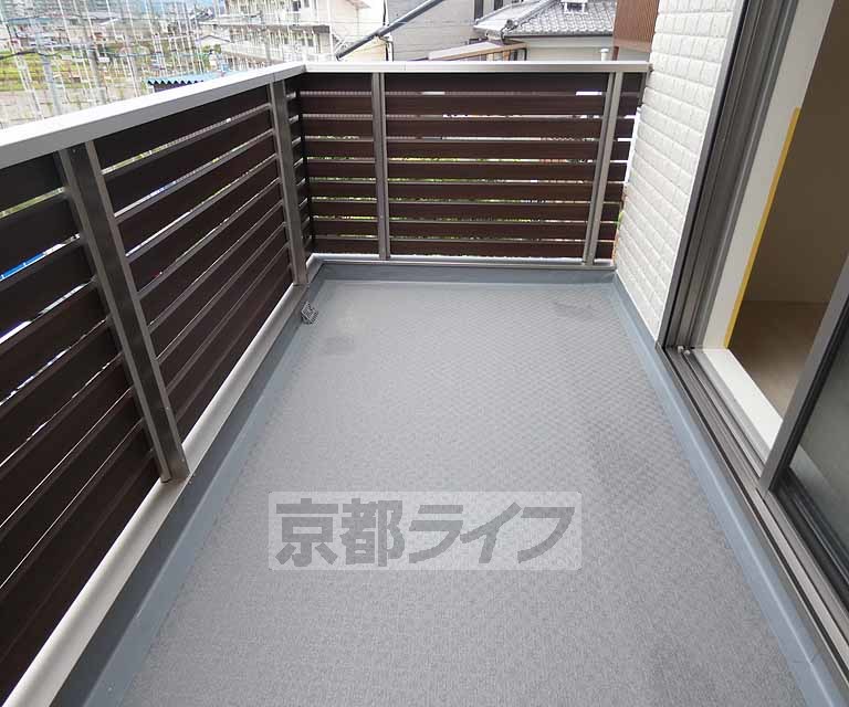 バルコニー　たっぷり干せる広いバルコニーです。