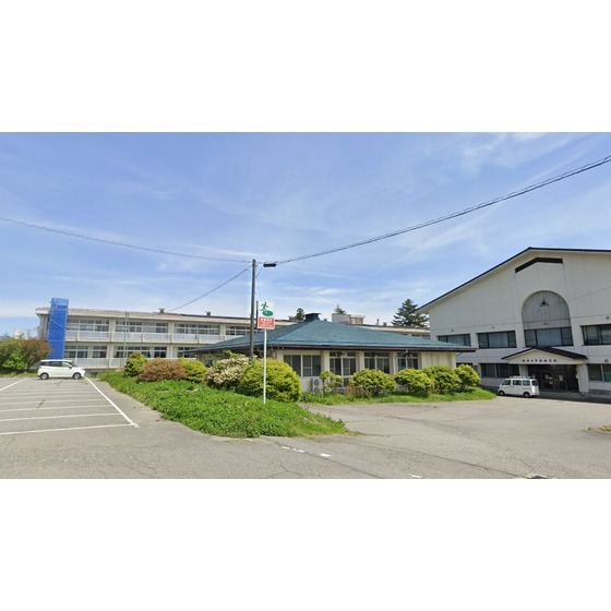 小学校　飯島町立飯島小学校（小学校）まで382m