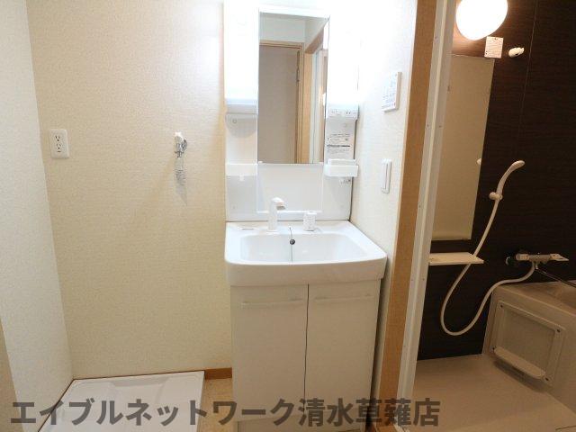 洗面設備　コンパクトで使いやすい洗面所
