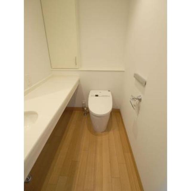 トイレ　※写真は同タイプ住戸です。