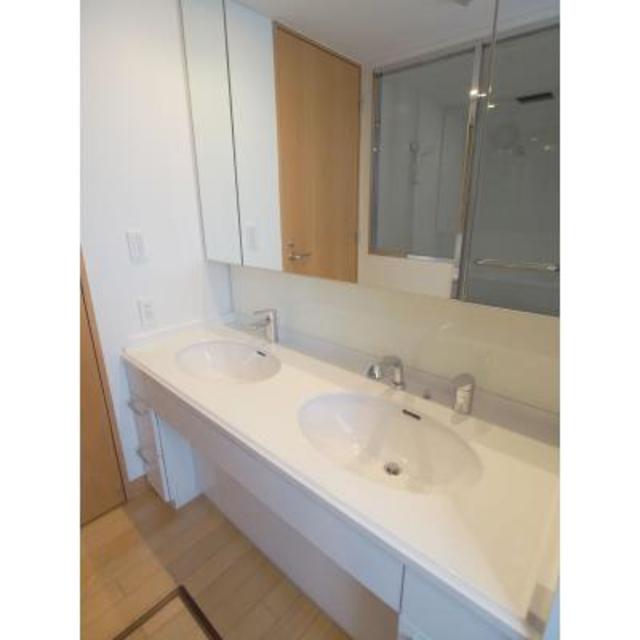 洗面設備　※写真は同タイプ住戸です。