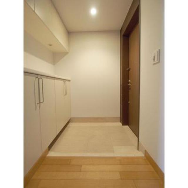 玄関　※写真は同タイプ住戸です。