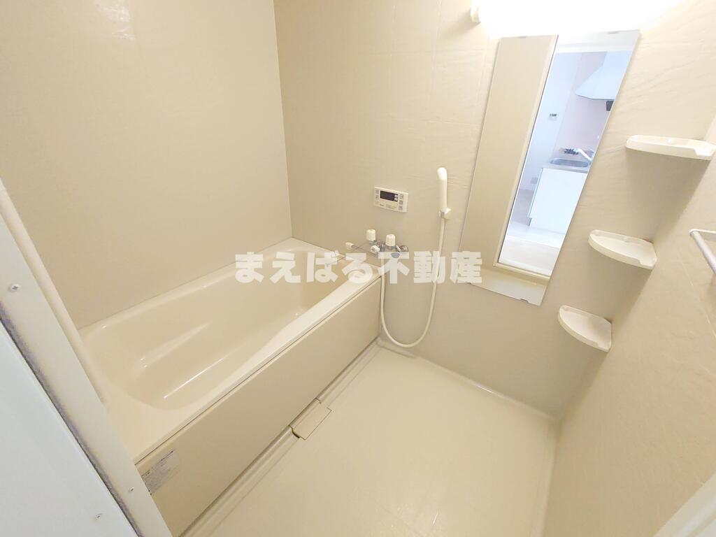 バス・シャワールーム　ゆったりしたバスルーム※写真反転タイプ