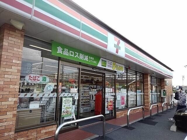 コンビニ　セブンイレブン越谷七左2丁目店（コンビニ）まで382m