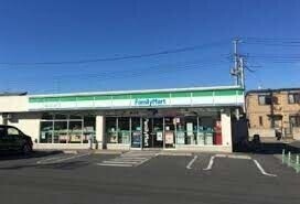 コンビニ　ファミリーマート越谷七左町二丁目店（コンビニ）まで390m