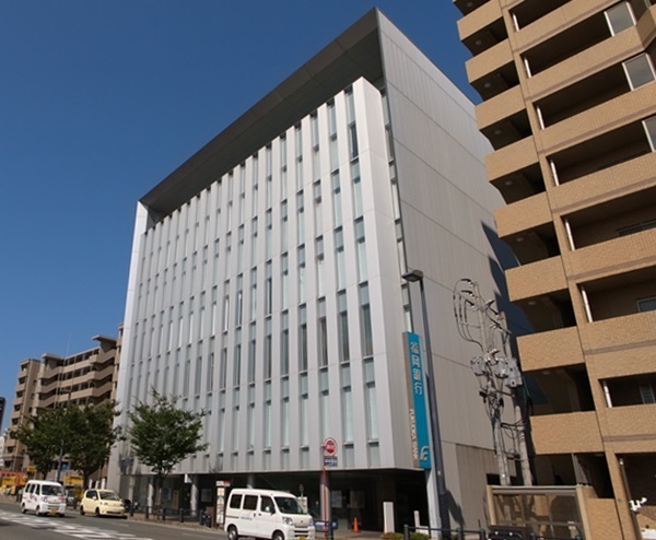銀行　福岡銀行吉塚支店（銀行）まで1053m
