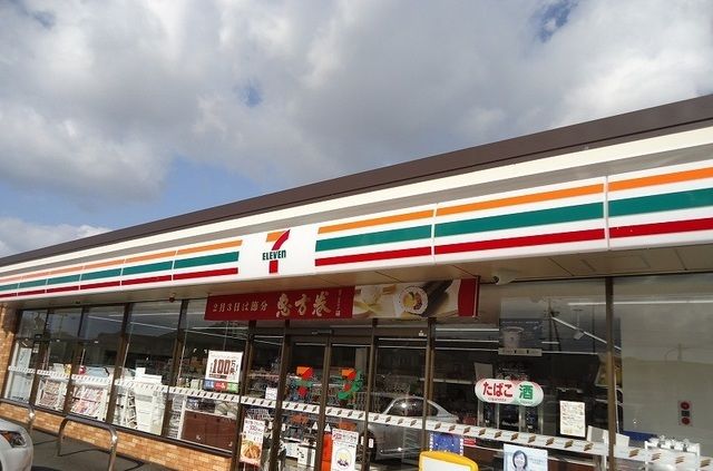 コンビニ　セブンイレブン西福原３丁目店（コンビニ）まで550m