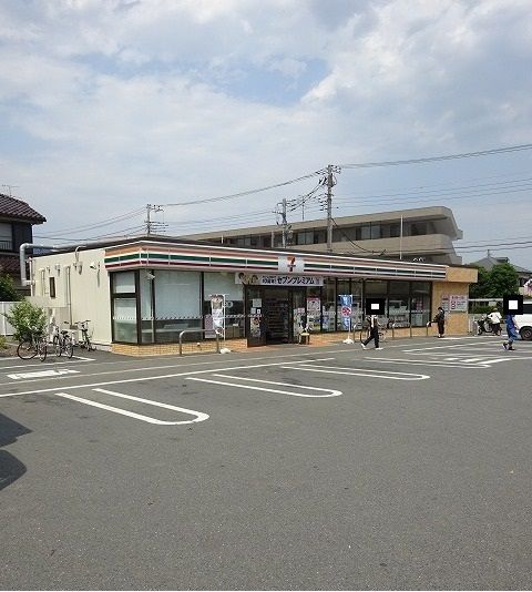 コンビニ　セブンイレブン（コンビニ）まで650m