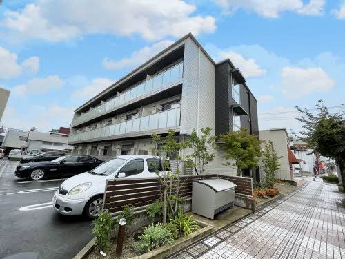 建物外観　近鉄名古屋線「津新町駅」まで徒歩８分。