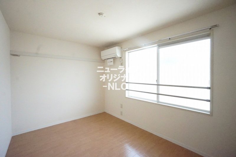 その他部屋・スペース　洋室にもエアコンが付いているので就寝時も快適です☆