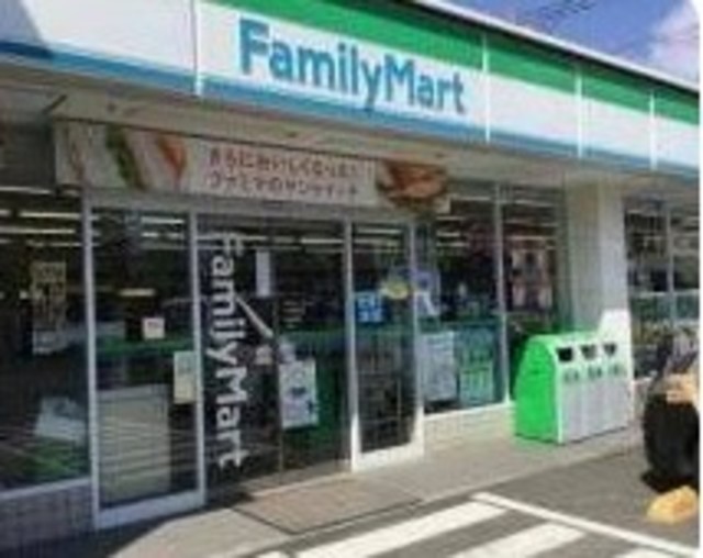 コンビニ　ファミリーマート小向西町一丁目店（コンビニ）まで684m