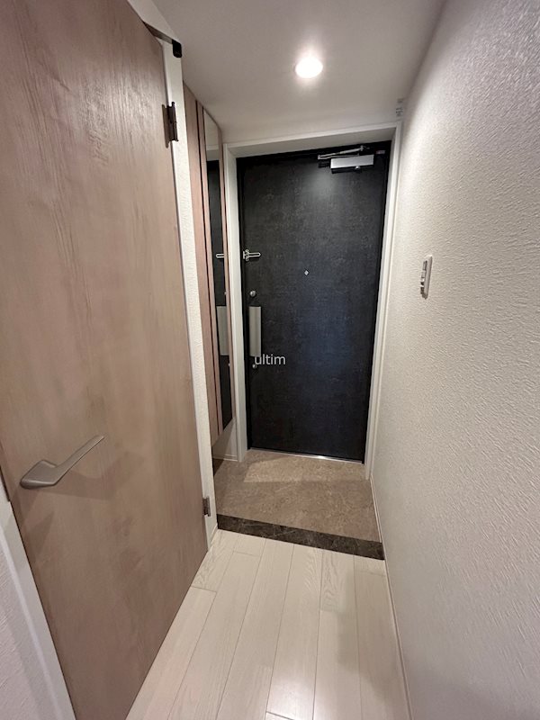 玄関　全て違うお部屋（同じ間取り）の写真です