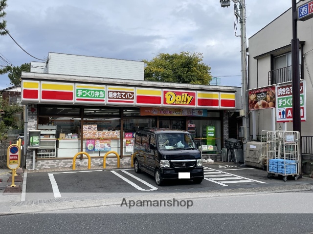 コンビニ　デイリーヤマザキ（コンビニ）まで697m