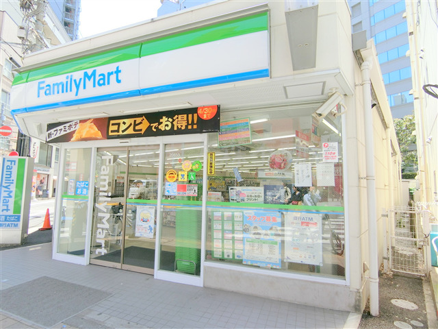 コンビニ　ファミリーマート蒲田駅東店（コンビニ）まで217m