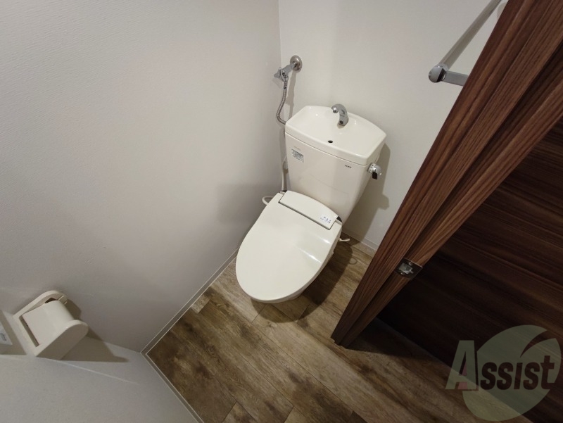トイレ　こちらはトイレです。清潔感があり、安心して使用できます。