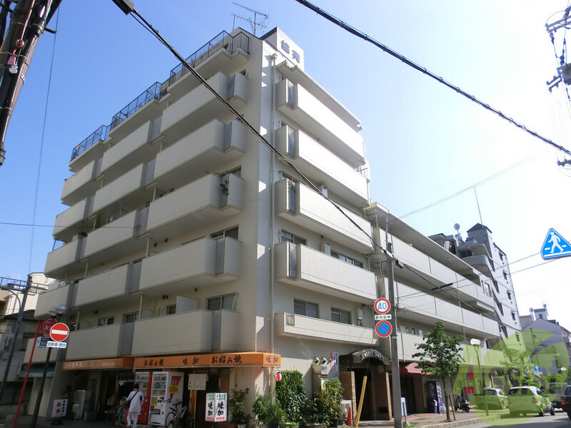 建物外観　シャープなデザインが印象的な洗練の住まい
