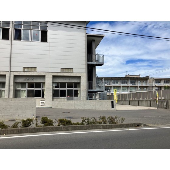 小学校　長野市立吉田小学校（小学校）まで745m
