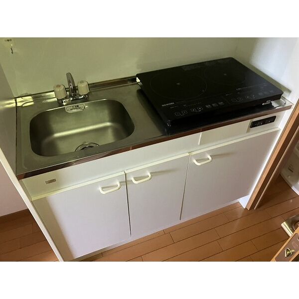 キッチン　※写真は同じマンションの違う部屋のものになります。
