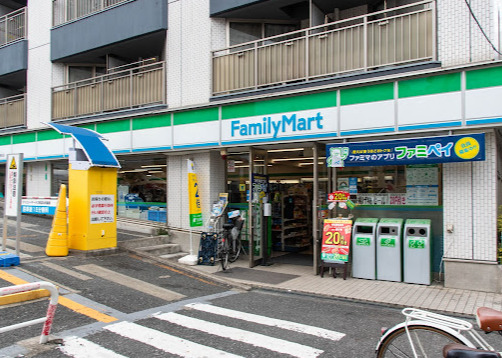コンビニ　ファミリーマート 市谷柳町店（コンビニ）まで258m