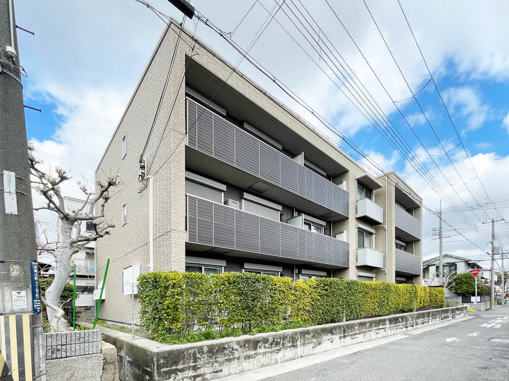 建物外観　最上階角部屋